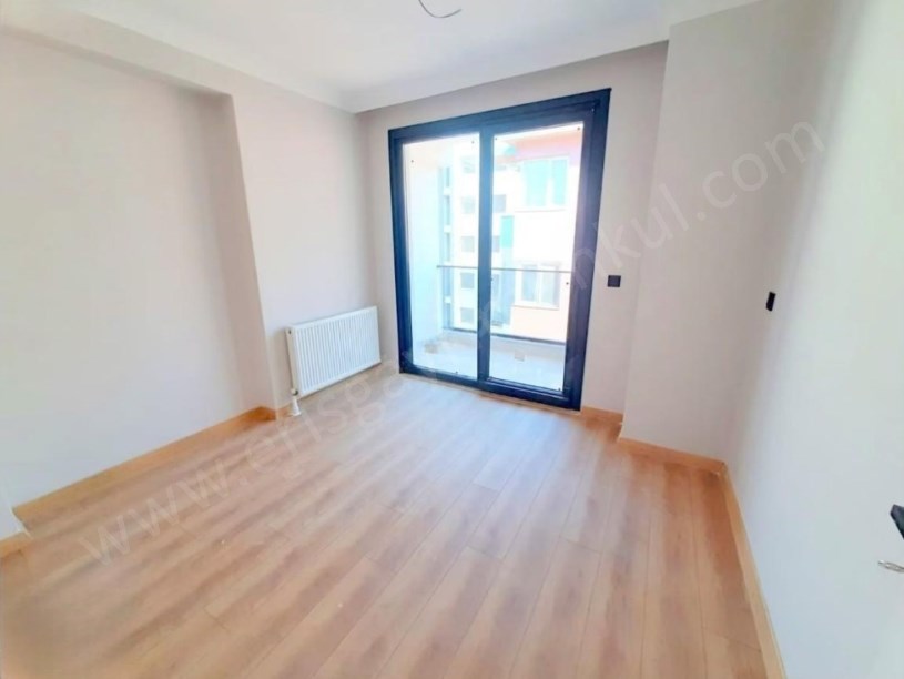 İSTANBUL KADIKÖY GÖZTEPE , MİNİBÜS CD. SIFIR,BALKON,EBEVEYN BANYOLU,130M2,3+1