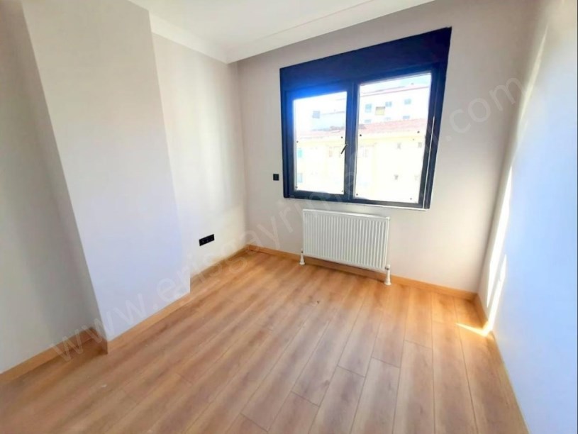İSTANBUL KADIKÖY GÖZTEPE , MİNİBÜS CD. SIFIR,BALKON,EBEVEYN BANYOLU,130M2,3+1