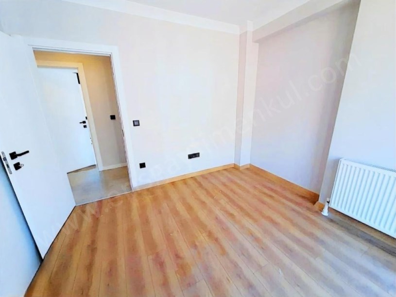 İSTANBUL KADIKÖY GÖZTEPE , MİNİBÜS CD. SIFIR,BALKON,EBEVEYN BANYOLU,130M2,3+1