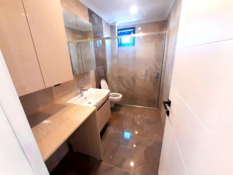 İSTANBUL KADIKÖY GÖZTEPE , MİNİBÜS CD. SIFIR,BALKON,EBEVEYN BANYOLU,130M2,3+1