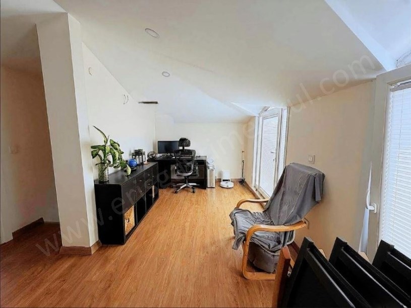 AYŞEKADIN MİNİBÜS CADDESİ NDE GÜNEY CEPHE ÖNÜ AÇIK 4+1 DUBLEKS SUADİYE İSTANBUL