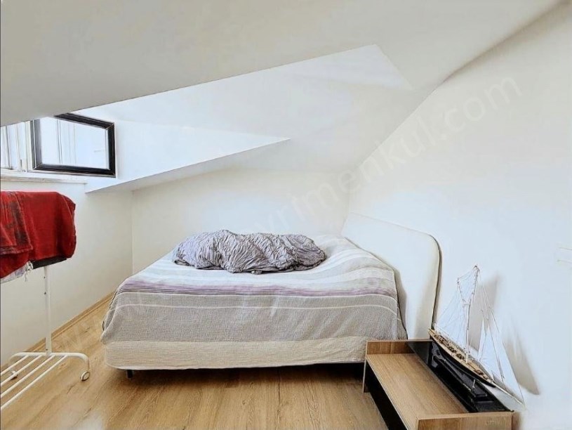 AYŞEKADIN MİNİBÜS CADDESİ NDE GÜNEY CEPHE ÖNÜ AÇIK 4+1 DUBLEKS SUADİYE İSTANBUL