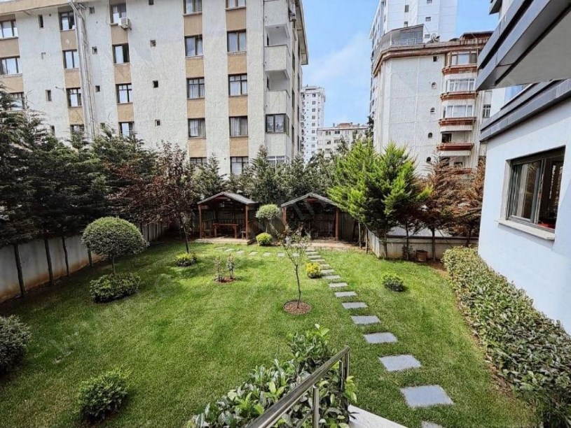 AYŞEKADIN MİNİBÜS CADDESİ NDE GÜNEY CEPHE ÖNÜ AÇIK 4+1 DUBLEKS SUADİYE İSTANBUL