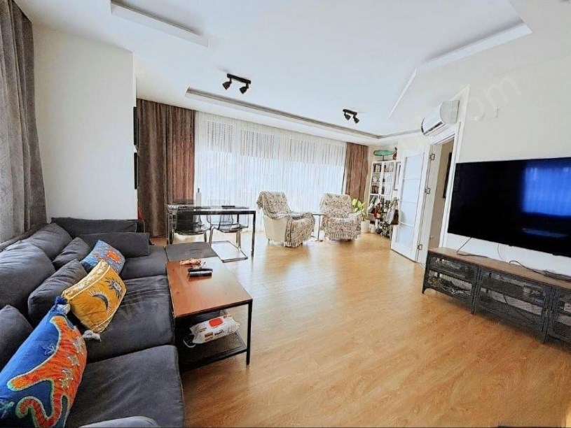 AYŞEKADIN MİNİBÜS CADDESİ NDE GÜNEY CEPHE ÖNÜ AÇIK 4+1 DUBLEKS SUADİYE İSTANBUL