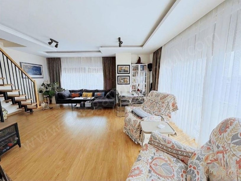 AYŞEKADIN MİNİBÜS CADDESİ NDE GÜNEY CEPHE ÖNÜ AÇIK 4+1 DUBLEKS SUADİYE İSTANBUL