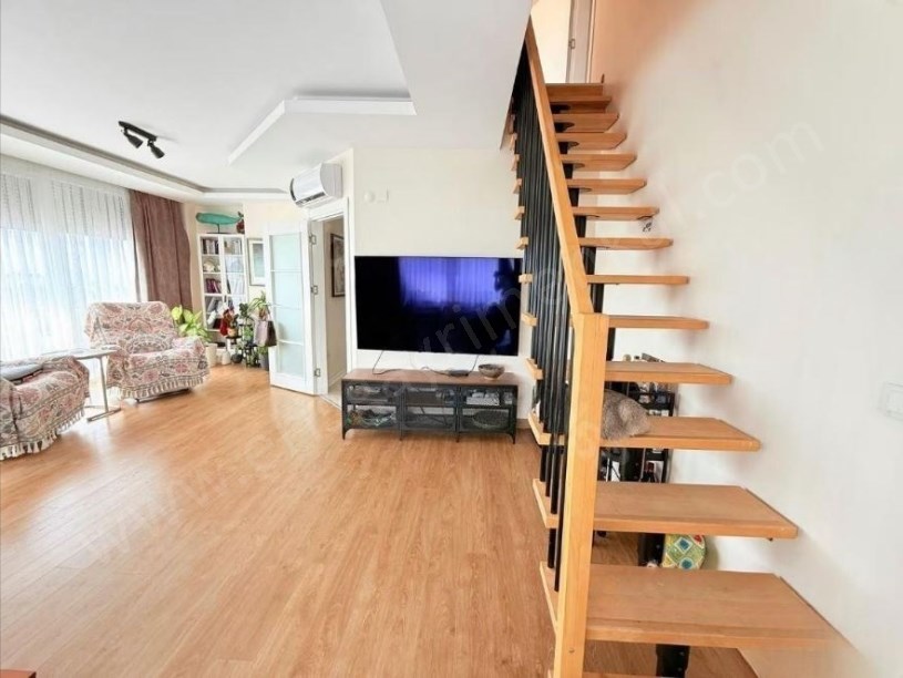 AYŞEKADIN MİNİBÜS CADDESİ NDE GÜNEY CEPHE ÖNÜ AÇIK 4+1 DUBLEKS SUADİYE İSTANBUL