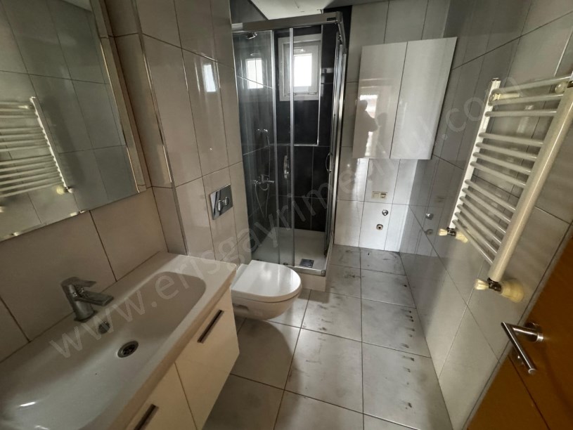 Ömerpaşa Da 10 Yıllık Havuzlu 80m2 Net İki Balkonlu 2+1 Boş İstanbul Kadıköy