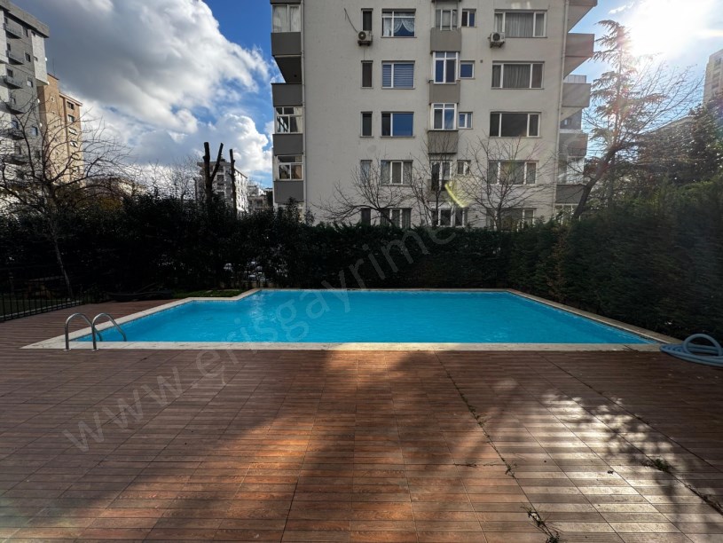 Ömerpaşa Da 10 Yıllık Havuzlu 80m2 Net İki Balkonlu 2+1 Boş İstanbul Kadıköy