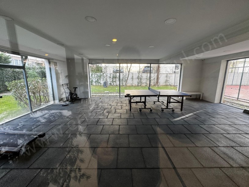 Ömerpaşa Da 10 Yıllık Havuzlu 80m2 Net İki Balkonlu 2+1 Boş İstanbul Kadıköy