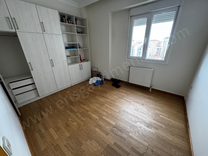 Ömerpaşa Da 10 Yıllık Havuzlu 80m2 Net İki Balkonlu 2+1 Boş İstanbul Kadıköy