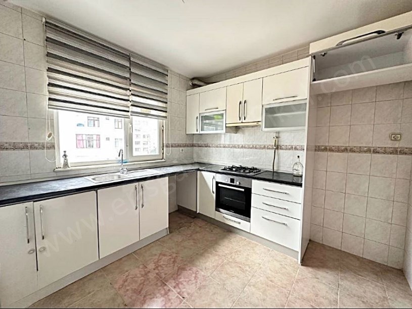 KOZYATAĞI METRO İSTASYONUNA YAKIN KOMBİLİ 120 M2 NET 3+1 DAİRE KADIKÖY İSTANBUL