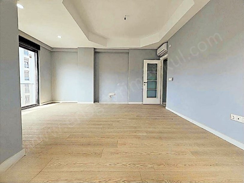 İSTANBUL GÖZTEPE SATILIK DAİRE MERKEZİ KONUMDA EB. BANYOLU AÇIK BALKONLU 90 M2 NET 3+1 BOŞ DAİRE