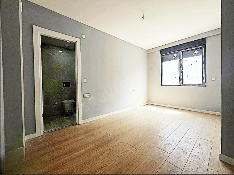 İSTANBUL GÖZTEPE SATILIK DAİRE MERKEZİ KONUMDA EB. BANYOLU AÇIK BALKONLU 90 M2 NET 3+1 BOŞ DAİRE