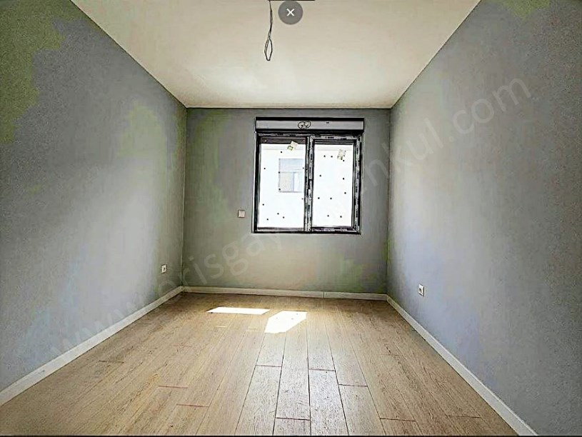 İSTANBUL GÖZTEPE SATILIK DAİRE MERKEZİ KONUMDA EB. BANYOLU AÇIK BALKONLU 90 M2 NET 3+1 BOŞ DAİRE