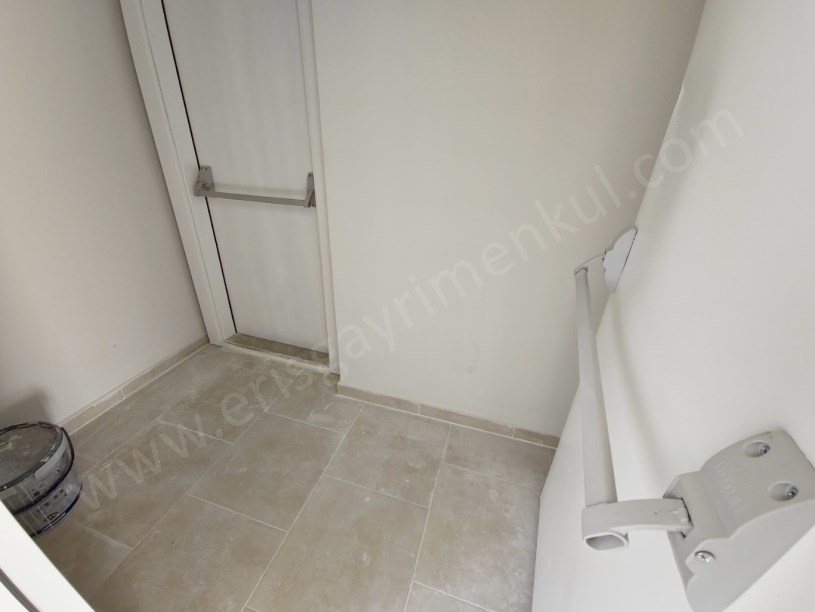 SAHRAYICEDİT MİNİBÜS CAD. YAKINI SIFIR BİNADA AÇIK BALKONLU 3+1 KADIKÖY İSTANBUL