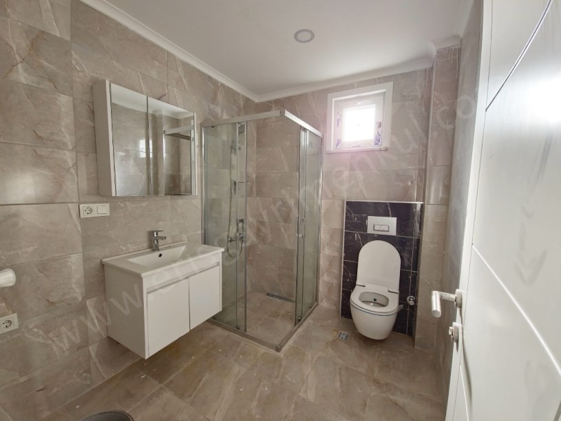 SAHRAYICEDİT MİNİBÜS CAD. YAKINI SIFIR BİNADA AÇIK BALKONLU 3+1 KADIKÖY İSTANBUL