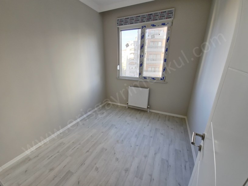 SAHRAYICEDİT MİNİBÜS CAD. YAKINI SIFIR BİNADA AÇIK BALKONLU 3+1 KADIKÖY İSTANBUL