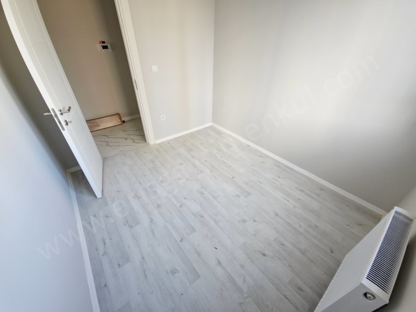 SAHRAYICEDİT MİNİBÜS CAD. YAKINI SIFIR BİNADA AÇIK BALKONLU 3+1 KADIKÖY İSTANBUL