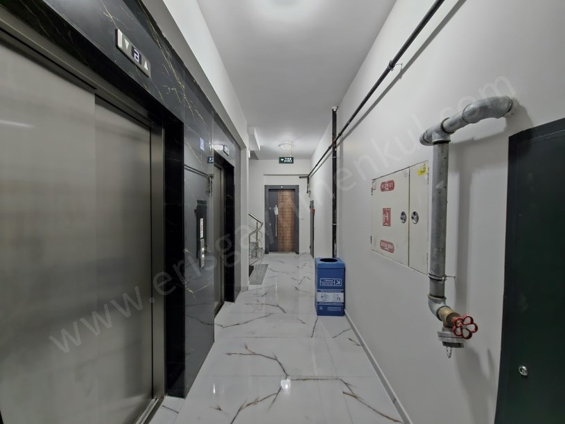 SAHRAYICEDİT MİNİBÜS CAD. YAKINI SIFIR BİNADA AÇIK BALKONLU 3+1 KADIKÖY İSTANBUL