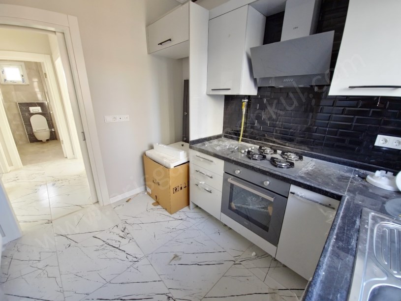 SAHRAYICEDİT MİNİBÜS CAD. YAKINI SIFIR BİNADA AÇIK BALKONLU 3+1 KADIKÖY İSTANBUL