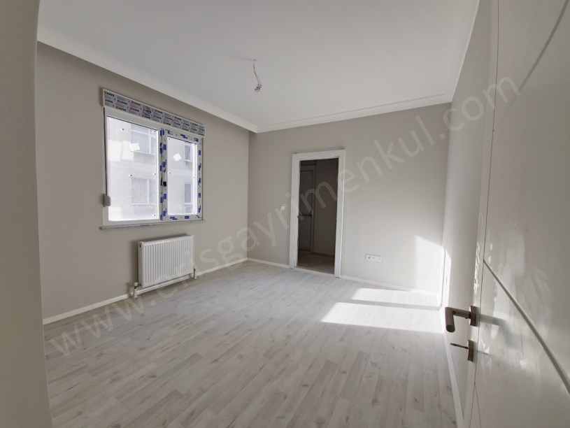 SAHRAYICEDİT MİNİBÜS CAD. YAKINI SIFIR BİNADA AÇIK BALKONLU 3+1 KADIKÖY İSTANBUL