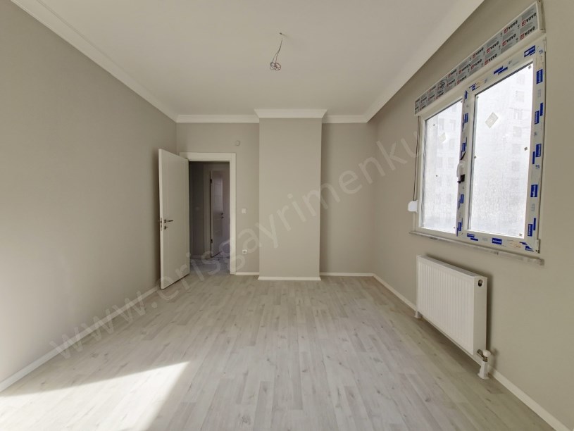 SAHRAYICEDİT MİNİBÜS CAD. YAKINI SIFIR BİNADA AÇIK BALKONLU 3+1 KADIKÖY İSTANBUL