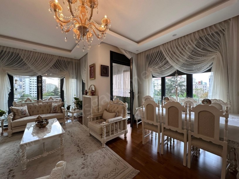 Kozyatağı Central Hast. Civarı Balkonlu Ebevyn Banyolu 3+1 Kadıköy İstanbul