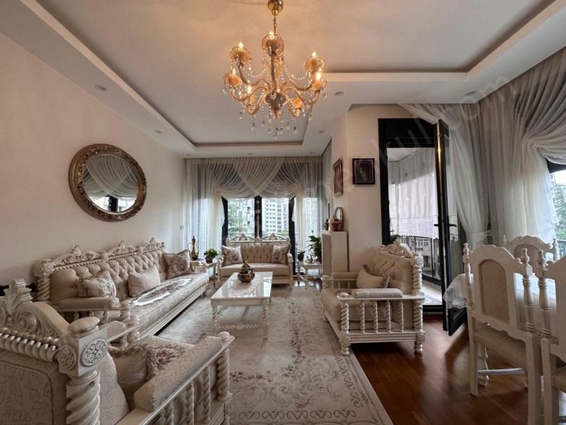 Kozyatağı Central Hast. Civarı Balkonlu Ebevyn Banyolu 3+1 Kadıköy İstanbul