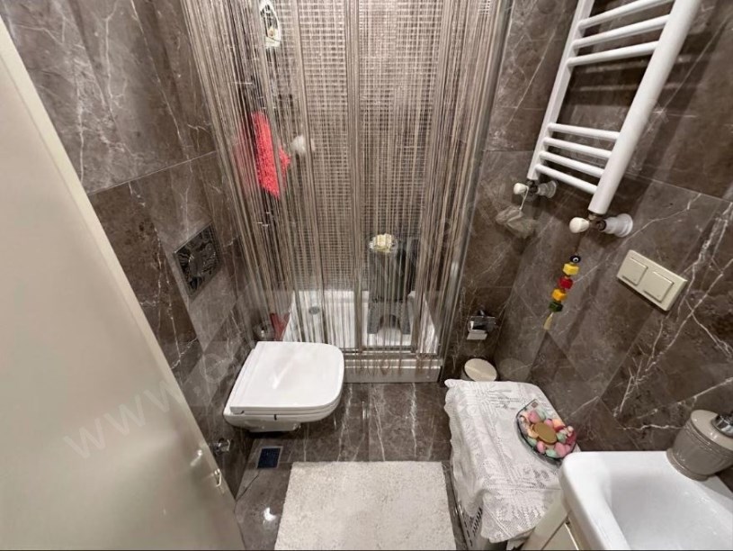 Kozyatağı Central Hast. Civarı Balkonlu Ebevyn Banyolu 3+1 Kadıköy İstanbul