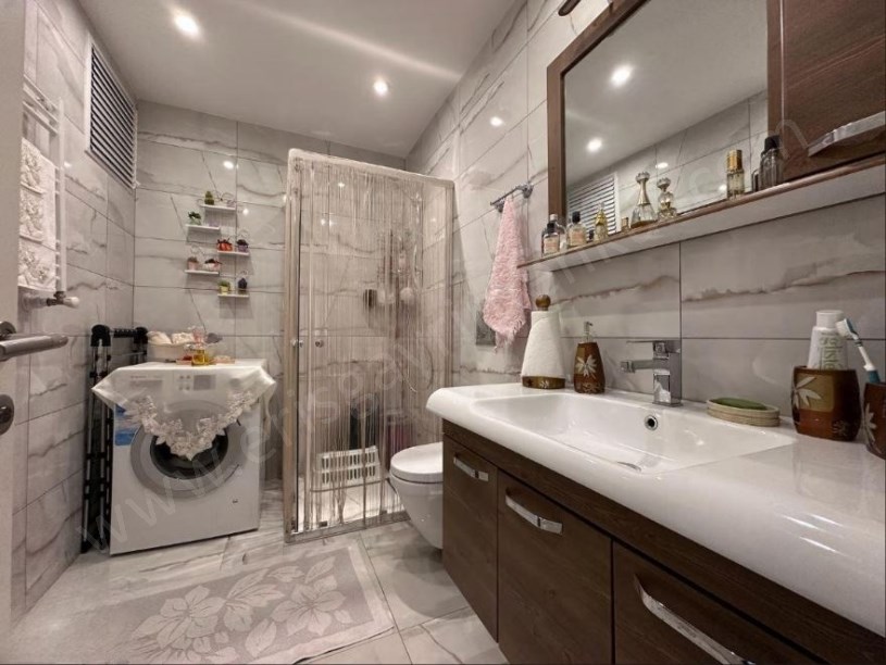 Kozyatağı Central Hast. Civarı Balkonlu Ebevyn Banyolu 3+1 Kadıköy İstanbul