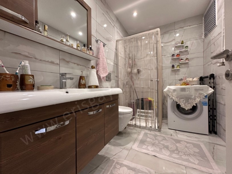 Kozyatağı Central Hast. Civarı Balkonlu Ebevyn Banyolu 3+1 Kadıköy İstanbul