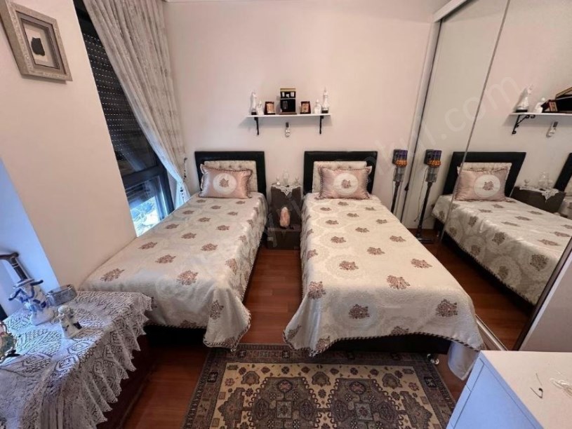 Kozyatağı Central Hast. Civarı Balkonlu Ebevyn Banyolu 3+1 Kadıköy İstanbul