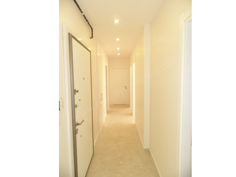 ŞENESENEVLER DE KOMBİLİ EBEVEYN BANYOLU AÇIK BALKONLU 3+1 KOZYATAĞI İSTANBUL