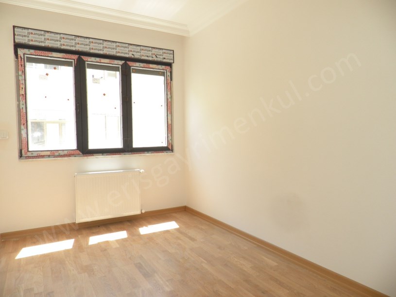 ŞENESENEVLER DE KOMBİLİ EBEVEYN BANYOLU AÇIK BALKONLU 3+1 KOZYATAĞI İSTANBUL