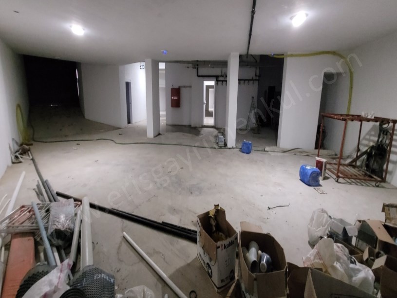 KADIKÖY İSTANBUL .... FENERYOLU MAH.DE SIFIR BALKONLU E.BANYOLU . BOŞ . 2+1 DAİRE