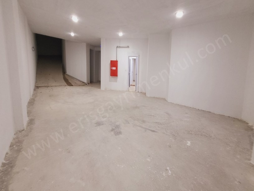 KADIKÖY İSTANBUL .... FENERYOLU MAH.DE SIFIR BALKONLU E.BANYOLU . BOŞ . 2+1 DAİRE