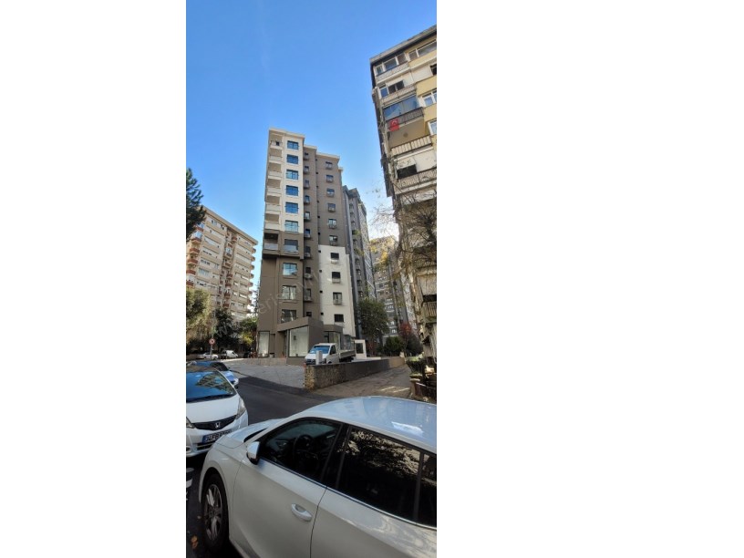 KADIKÖY İSTANBUL .... FENERYOLU MAH.DE SIFIR BALKONLU E.BANYOLU . BOŞ . 2+1 DAİRE