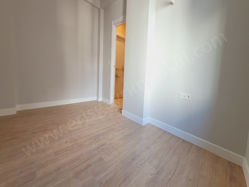 KADIKÖY İSTANBUL .... FENERYOLU MAH.DE SIFIR BALKONLU E.BANYOLU . BOŞ . 2+1 DAİRE