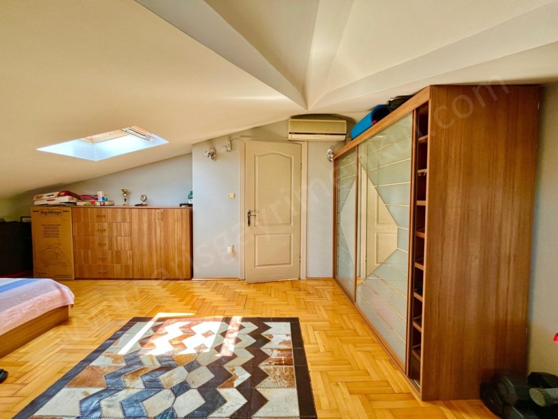 19 MAYIS MAH.DE KAPALI OTOPARKLI AZ KATLI BİNADA 165 M2 NET 5+1 DUBLEX KADIKÖY İSTANBUL