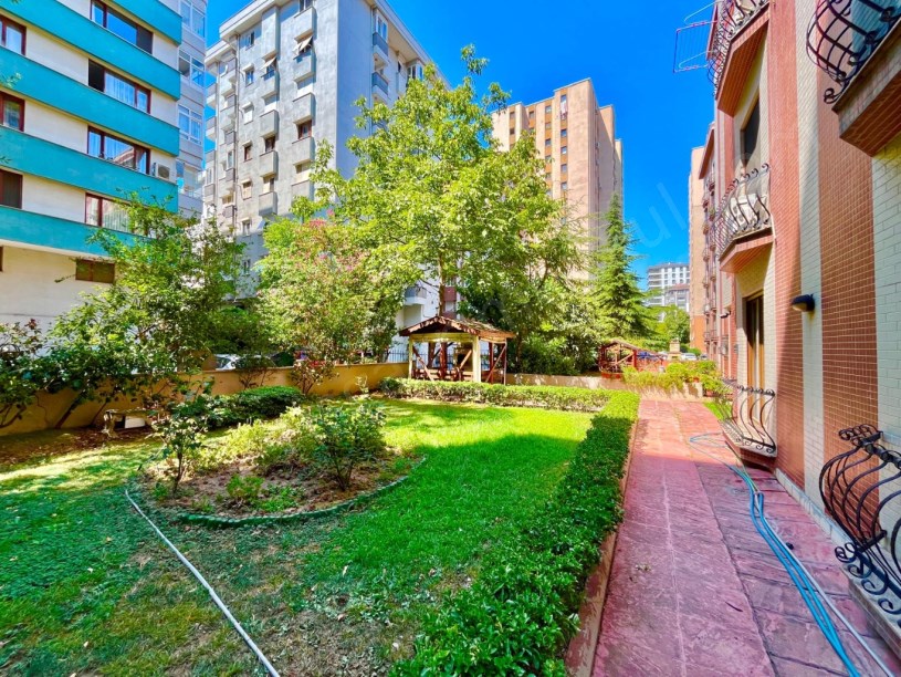 19 MAYIS MAH.DE KAPALI OTOPARKLI AZ KATLI BİNADA 165 M2 NET 5+1 DUBLEX KADIKÖY İSTANBUL