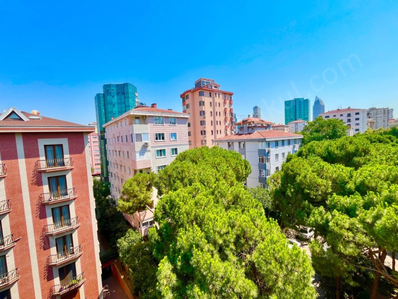 19 MAYIS MAH.DE KAPALI OTOPARKLI AZ KATLI BİNADA 165 M2 NET 5+1 DUBLEX KADIKÖY İSTANBUL
