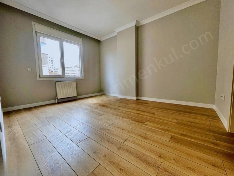 İSTANBUL KADIKÖY  ERENKÖY MİNİBÜSE YAKIN 3+1 BALKONLU EBEVEYN BANYOLU SIFIR