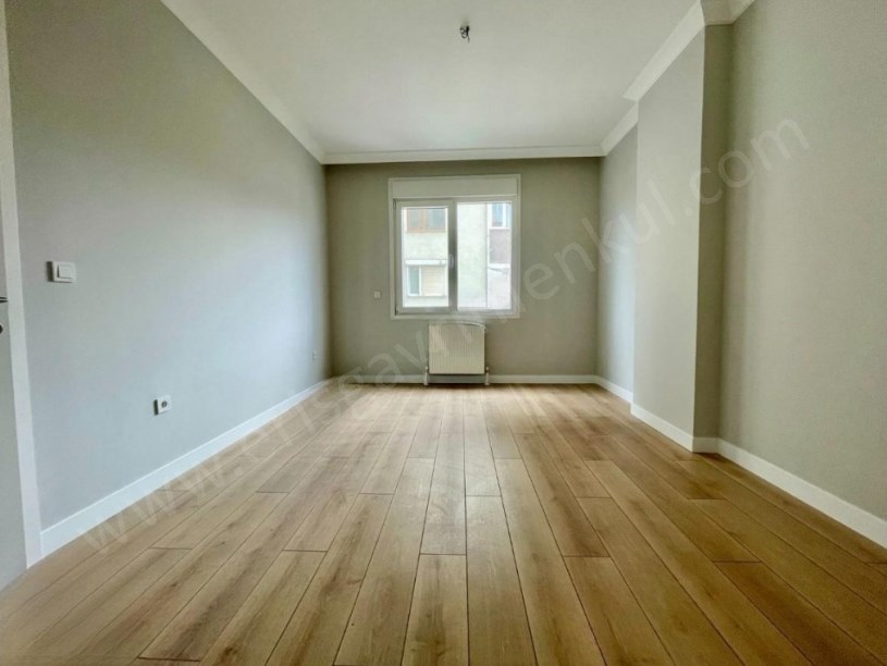 İSTANBUL KADIKÖY  ERENKÖY MİNİBÜSE YAKIN 3+1 BALKONLU EBEVEYN BANYOLU SIFIR