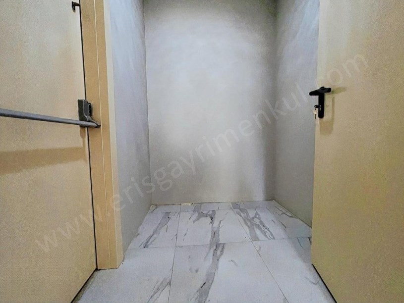 İSTANBUL KADIKÖY  ERENKÖY MİNİBÜSE YAKIN 3+1 BALKONLU EBEVEYN BANYOLU SIFIR