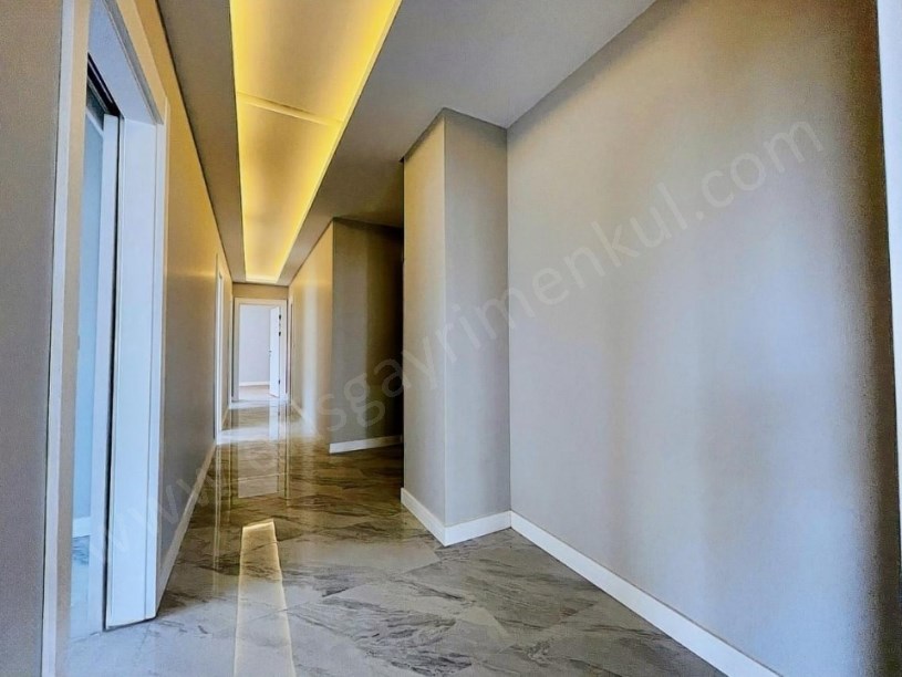 İSTANBUL KADIKÖY  ERENKÖY MİNİBÜSE YAKIN 3+1 BALKONLU EBEVEYN BANYOLU SIFIR