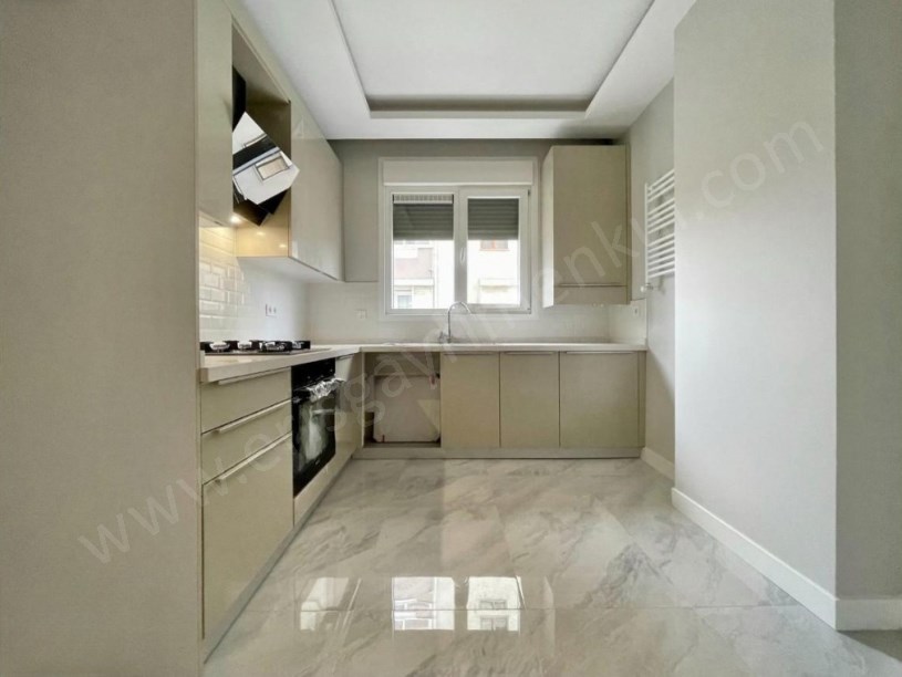 İSTANBUL KADIKÖY  ERENKÖY MİNİBÜSE YAKIN 3+1 BALKONLU EBEVEYN BANYOLU SIFIR