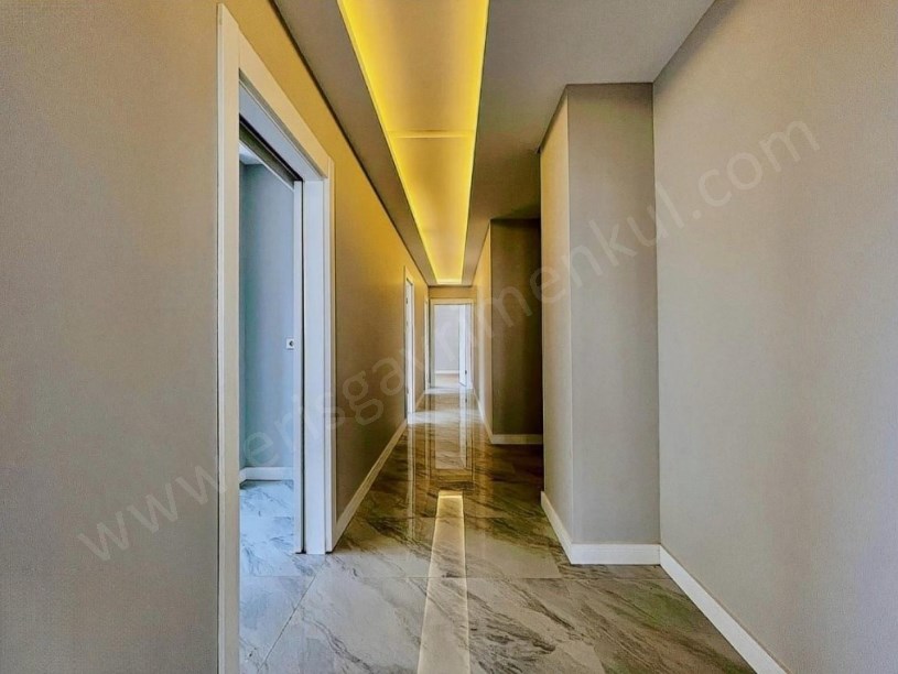 İSTANBUL KADIKÖY  ERENKÖY MİNİBÜSE YAKIN 3+1 BALKONLU EBEVEYN BANYOLU SIFIR