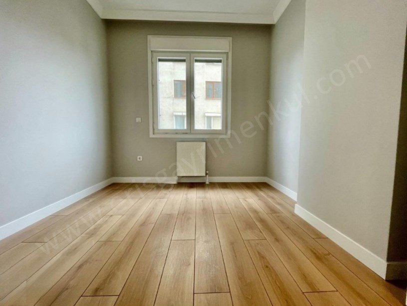 İSTANBUL KADIKÖY  ERENKÖY MİNİBÜSE YAKIN 3+1 BALKONLU EBEVEYN BANYOLU SIFIR