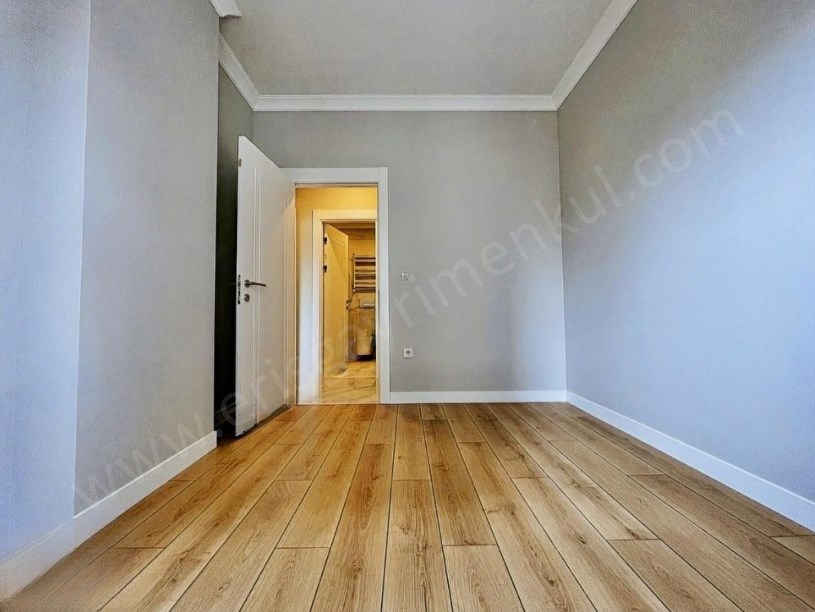 İSTANBUL KADIKÖY  ERENKÖY MİNİBÜSE YAKIN 3+1 BALKONLU EBEVEYN BANYOLU SIFIR