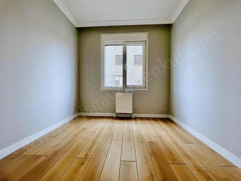 İSTANBUL KADIKÖY  ERENKÖY MİNİBÜSE YAKIN 3+1 BALKONLU EBEVEYN BANYOLU SIFIR